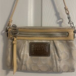 Coach Poppy - Beige Signature Wristlet